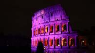 Maxirissa davanti al Colosseo, un accoltellato