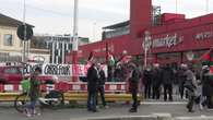 Milano, manifestanti pro-Palestina contro Carrefour: "Complice del genocidio"