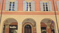 Gli anziani preti 'coinquilini' fanno il tifo per don Matteo