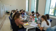 Aie, -25% di studenti in 20 anni, più contenuti digitali