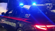 Aggredisce e minaccia con una pistola operatori Croce rossa