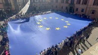 A Viterbo esposta la bandiera d'Europa piu grande del mondo