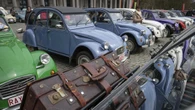 Gli amanti della Citroën 2CV si riuniscono in Slovenia