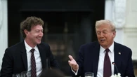Trump scherza con Zuckerberg, 'inizia la tua carriera politica'