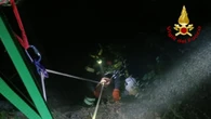 Cade in dirupo sotto a un ponte, 51enne salvato dai Vvf a Sutri