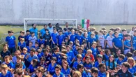 Giocatori del Napoli in visita alla scuola calcio dei loro figli