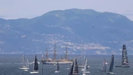 Napoli saluta l'Amerigo Vespucci, veleggiata nel golfo