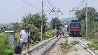 Fiamme su un treno della Circumvesuviana, paura e disagi per i viaggiatori