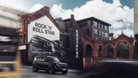 Land Rover Defender con gli Oasis per il tour mondiale