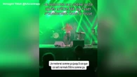 Rebecca Baby dei Lulu Van Trapp sul palco a seno nudo per protesta