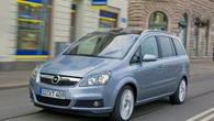 La seconda generazione di Opel Zafira nasceva venti anni fa