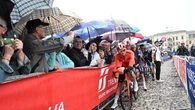 Giro: paura per Martinelli, scivola e precipita in un dirupo