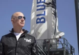 Jeff Bezos, petizioni per lasciare miliardario nello Spazio