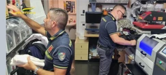 Stamperia di marchi contraffatti scoperta da GdF a Pavia