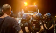 Proteste nel porto di Oristano per carico di pale eoliche