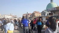 Urto con imbarcazione, gondoliere batte il capo e finisce in acqua a Venezia
