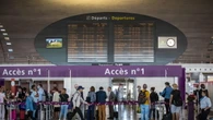 Controllori in sciopero, previsti disagi nei cieli di Francia