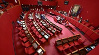 'Vi abbiamo già appesi una volta', tensione in Consiglio Genova