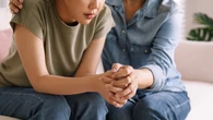 Una madre denuncia: 'I miei figli seviziati per ore dal branco'