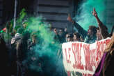 Al corteo studenti a Torino torna il simbolo della P38