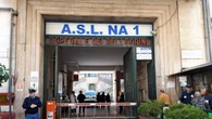 Un ragazzo di 15 anni accoltellato in centro a Napoli