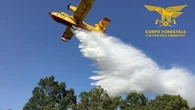 Vasto incendio nel Sassarese, ferito un allevatore