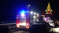 Notte di lavoro Vvf per spegnere rogo Tir in A1 su Appennino