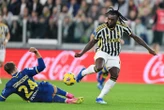 Calcio: Juve; allenamento con 400 tifosi, Kean in gruppo