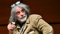 Mauro Corona contro Mondadori, "il mio libro mutilato"
