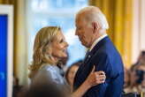 Jill Biden annuncia, 'io e Joe diventeremo bisnonni'