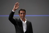 Giro: Contador accompagna il trofeo esposto a Palazzo Tursi