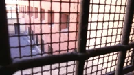 'Bombolette contro agenti e roghi, disordini a Regina Coeli'