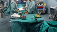 Insegnante prende ferie per assistere alunno malato dalla Sicilia a Rimini