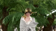 L'arte di Lynda Benglis nella natura-couture di Dior