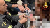 Manette si incastrano, malore per una donna dopo l'arresto su A16