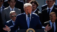 Trump minaccia l'Ue con dazi, 'la pagherà, revochi multe a società Usa'