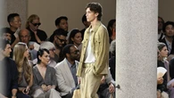 Armani al lavoro con Boston Consulting per espandersi nell'ospitalità e nelle borse