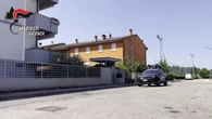 Si finge un carabiniere e si fa consegnare gioielli per 50mila euro