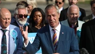 Farage annuncia a sorpresa le sue dimissioni da deputato in Gb