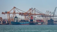Emirati: missili iraniani contro due nostre petroliere a Hormuz, un morto e 8 feriti