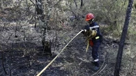 Centinaia di persone fuggono in barca dall'incendio a Cap Ferret