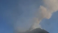 Etna: continua emissione cenere, blocco voli a Catania fino alle ore 14