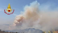 Incendio di vegetazione su un'area di 100 ettari nel Crotonese