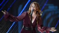 Noemi cade dal palco durante un concerto, in ospedale per accertamenti