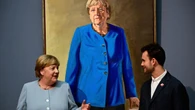 Svelato il nuovo ritratto di Merkel al Museo Bode a Berlino
