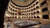 Il caldo attiva l'impianto antincendio al teatro Piccinni di Bari, danni alle finiture