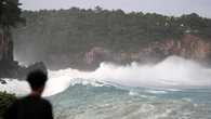 Il super tifone Bavi si avvicina a Guam e alle Marianne, raffiche fino a 315 km/h