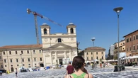 'Inside Out' all'Aquila, allestimento con duemila volti per l'opera di JR