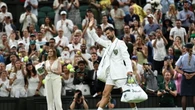 Wimbledon: Djokovic elimina Tsitsipas e passa al terzo turno
