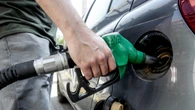 Rincarano i carburanti, benzina self in media a 1,844 euro al litro, gasolio a 1,925